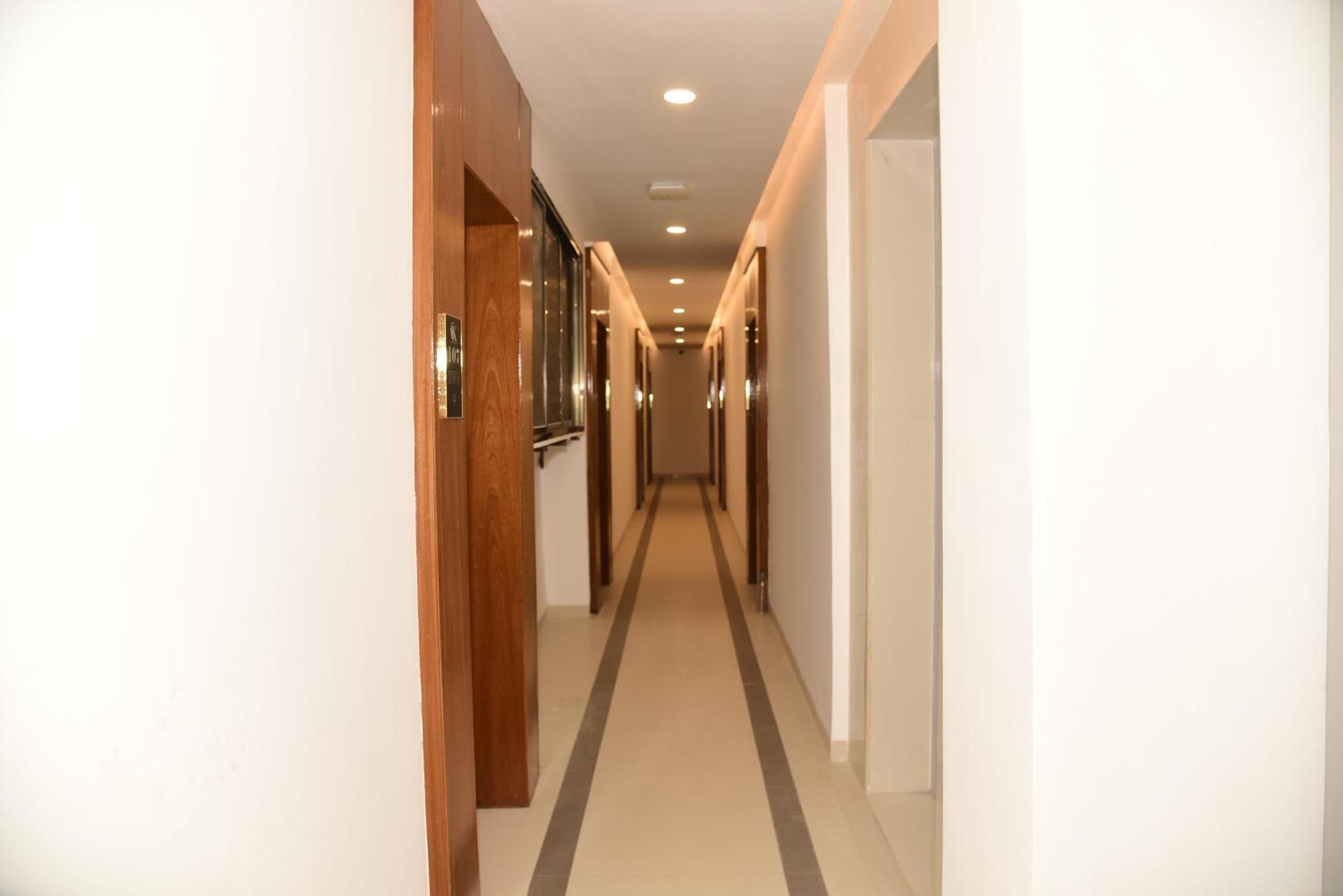 Hotel Sai Krishna Širdi Exteriér fotografie