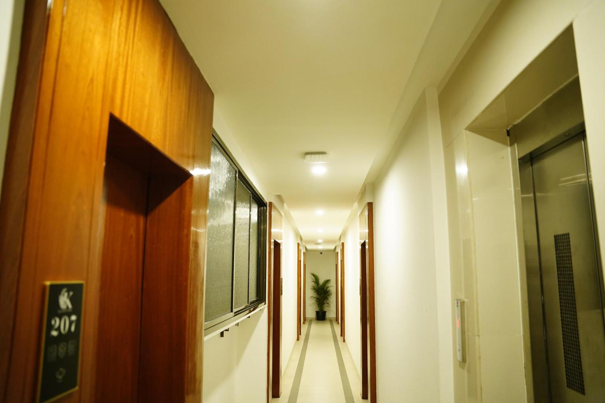 Hotel Sai Krishna Širdi Exteriér fotografie
